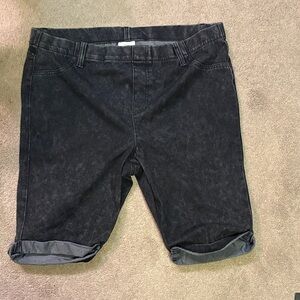 Serra Black Denim Rolled-Cuff Jean Shorts